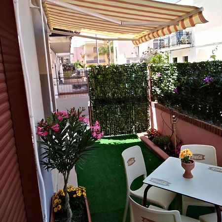 Holiday House Marlin Giardini Naxos Bagian luar foto