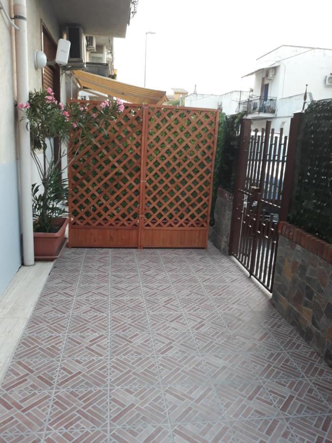 Holiday House Marlin Giardini Naxos Bagian luar foto