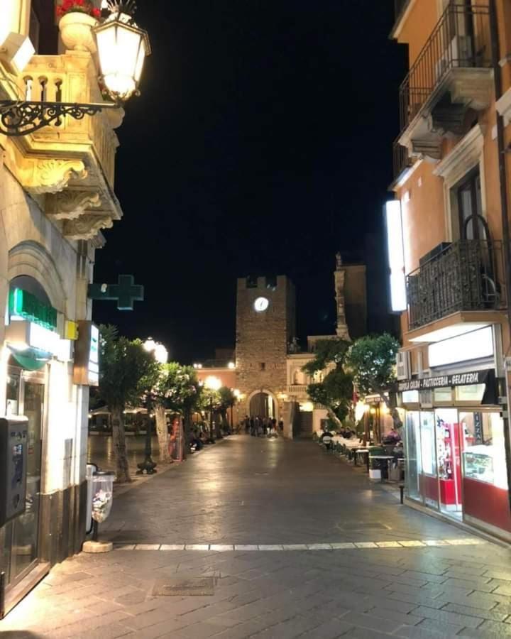 Holiday House Marlin Giardini Naxos Bagian luar foto