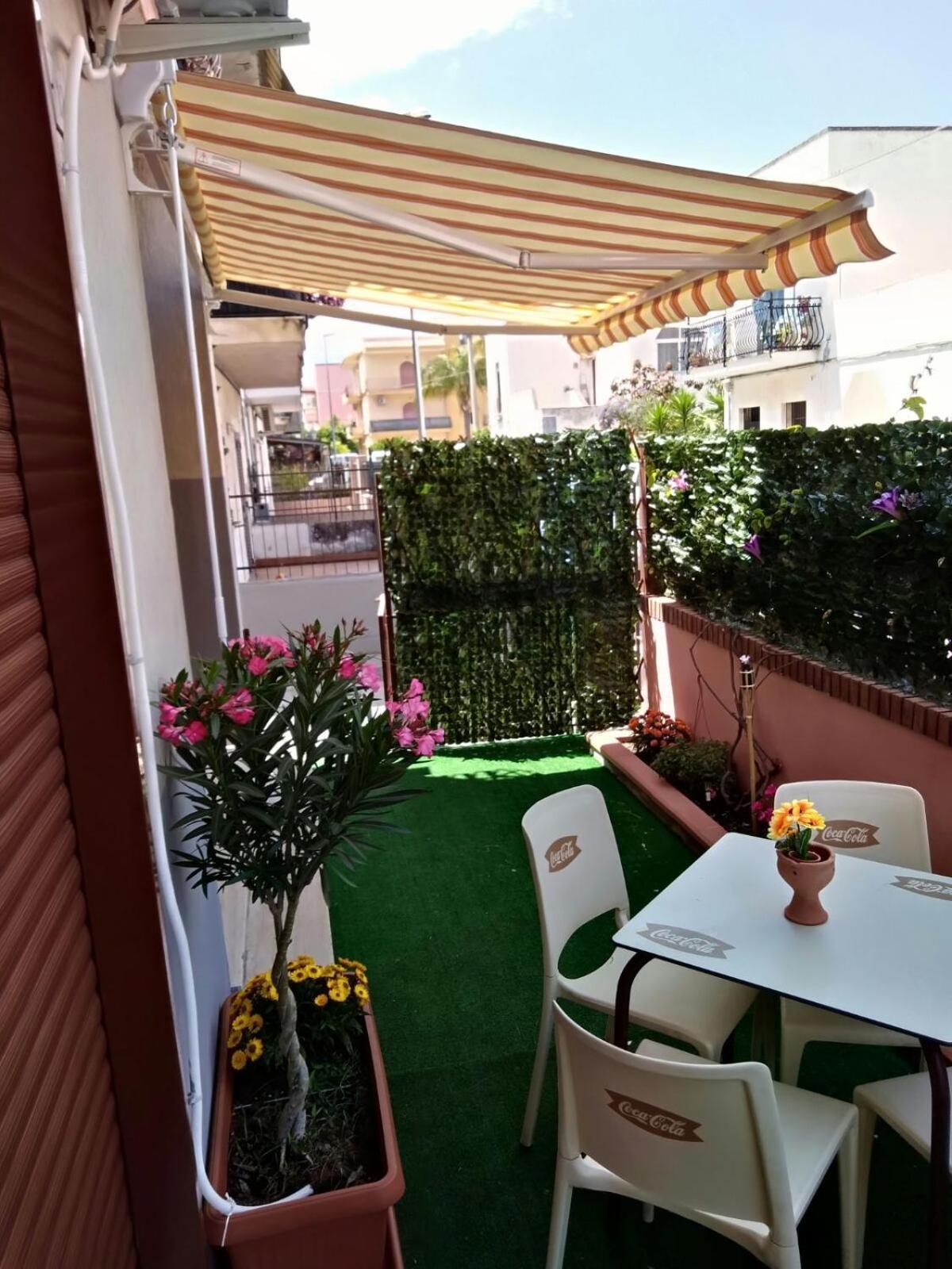 Holiday House Marlin Giardini Naxos Bagian luar foto