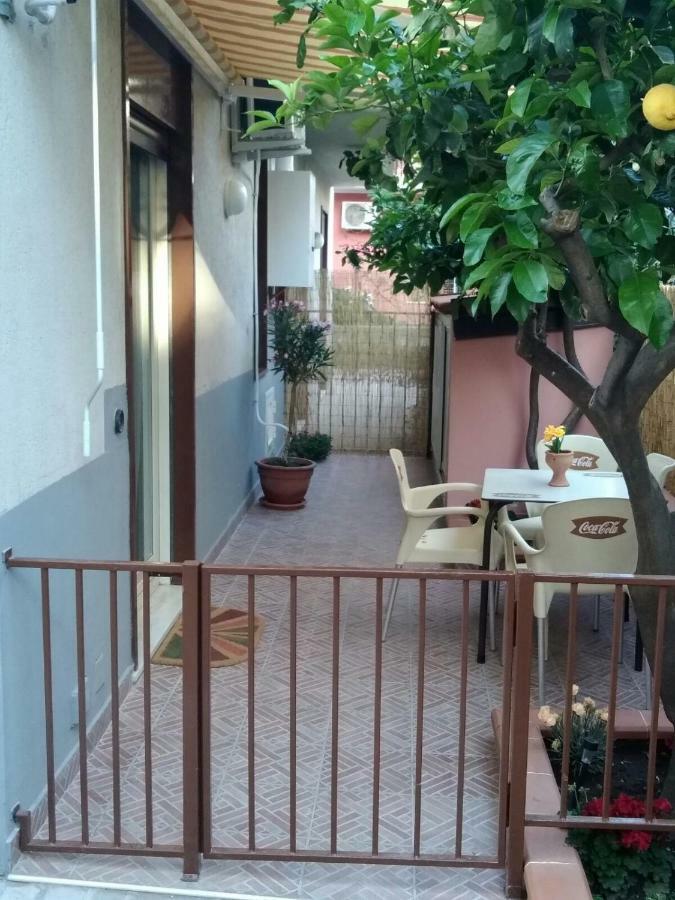 Holiday House Marlin Giardini Naxos Bagian luar foto